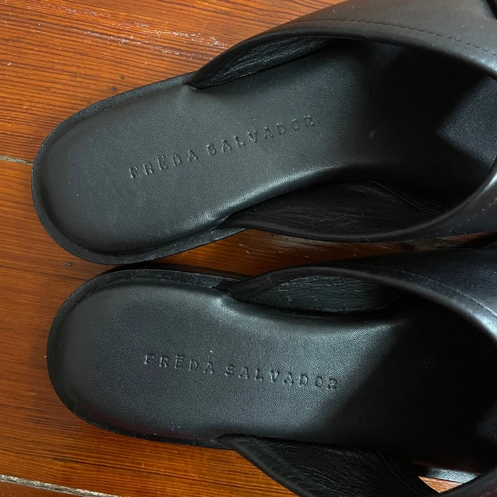 NWOB Freda Salvador Marta Criss-Cross Slide Black Minimalist Leather Sz 9 ❤️🎀 - Picture 5 of 10